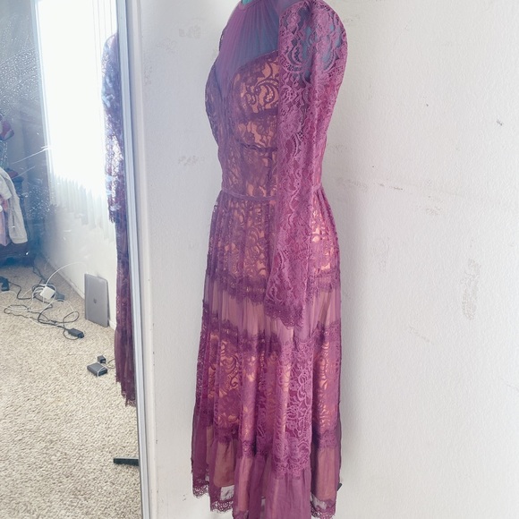 MAROON BERRY TADASHI SHOJI LACE CORSET MIDI DRESS SZ 6 - Picture 3 of 15